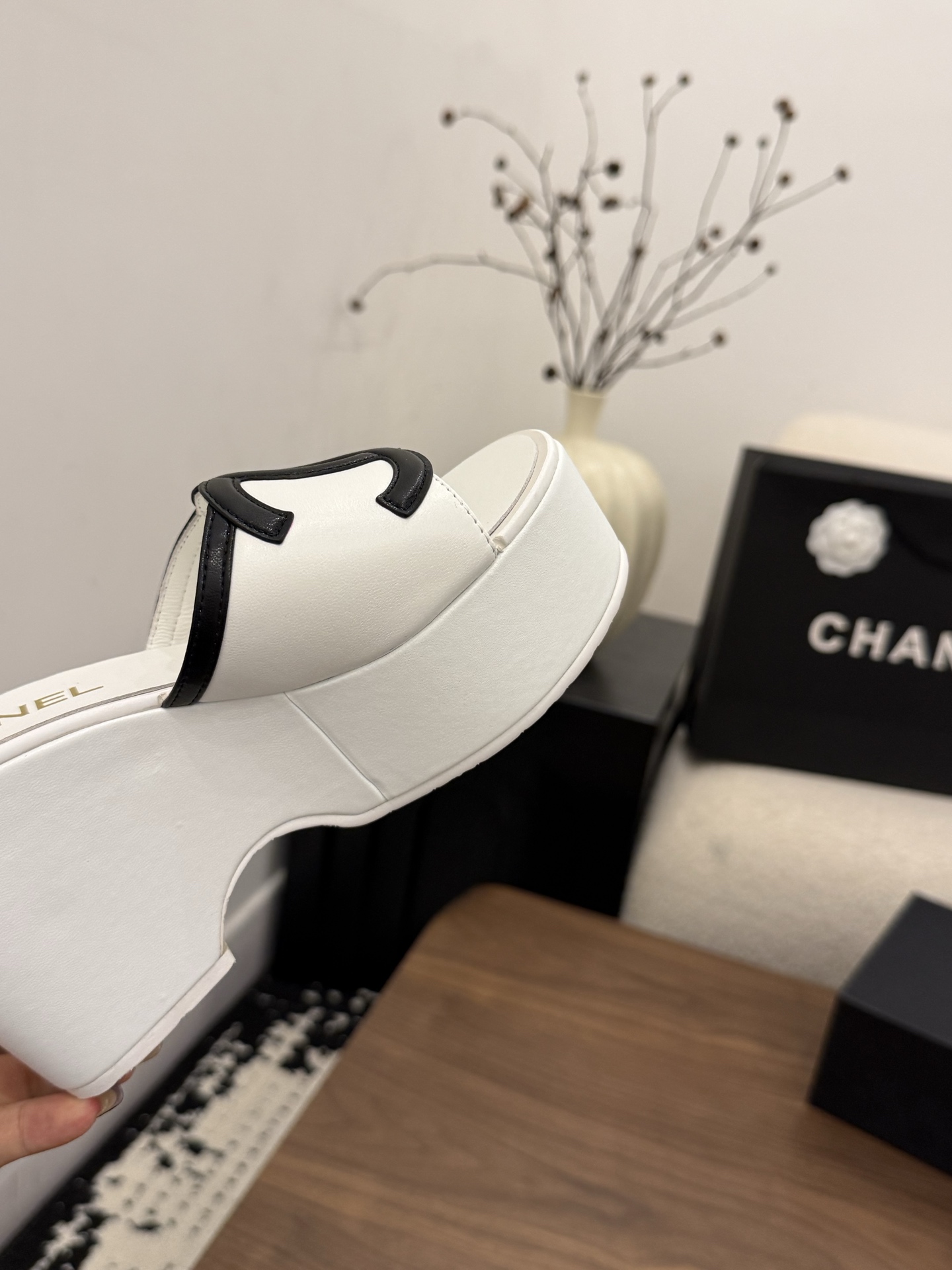 샤넬(CHANEL) 로고 플랫폼 웨지 슬리퍼 신발