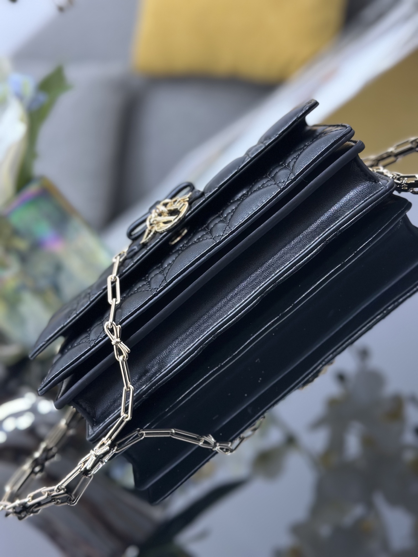 [Dior] 디올 미스 디올(Miss Dior) 보우 램스킨 탑핸들 체인 파우치 (WOC) 가방