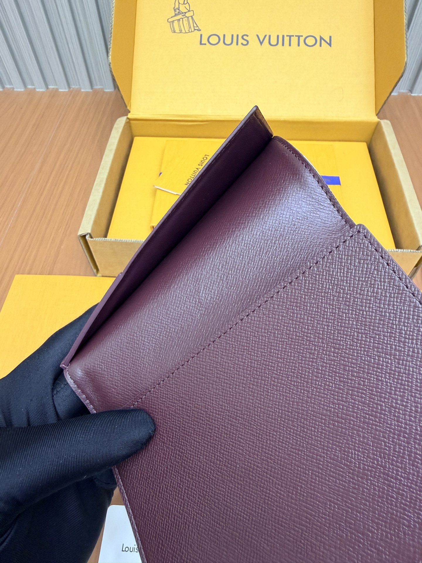 [Louis Vuitton] LV 루이비통 M29464 프리미엄 미디움 월렛 (세로형) 여권 지갑