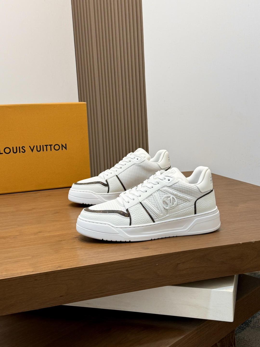 [Louis Vuitton] LV 루이비통 트레이너 스니커즈 뉴 컬러 신발 복제