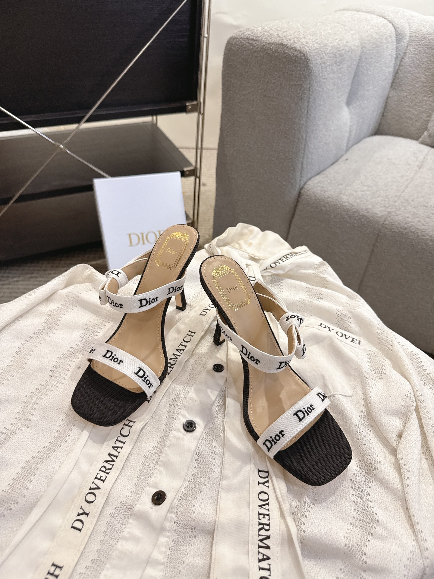디올(DIOR) 자디올 로고 리본 스퀘어토 하이힐 샌들 신발