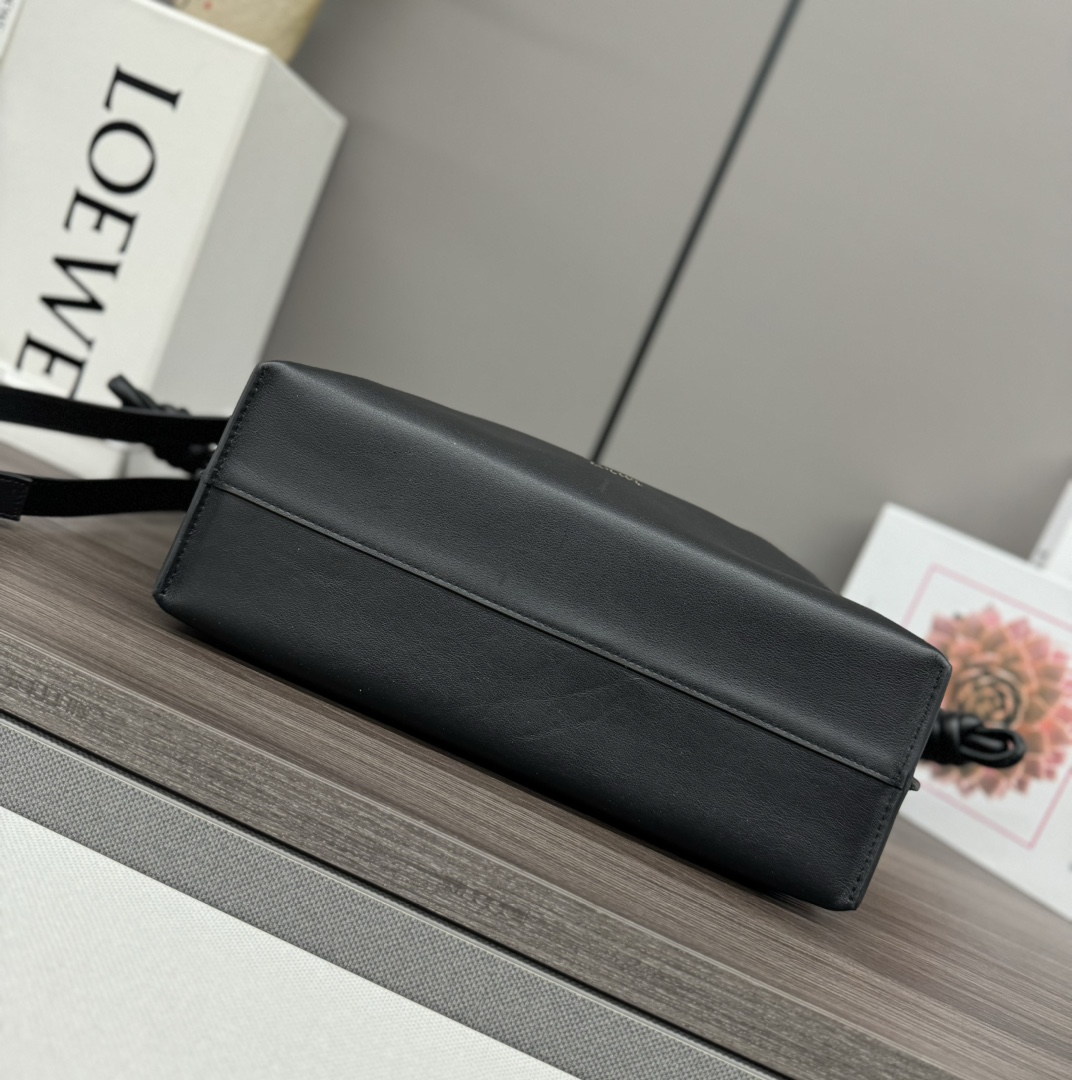 LOEWE 로에베 Flamenco 플라멩코 나파 카프스킨 숄더/클러치백 (미디엄) 가방 / 262386