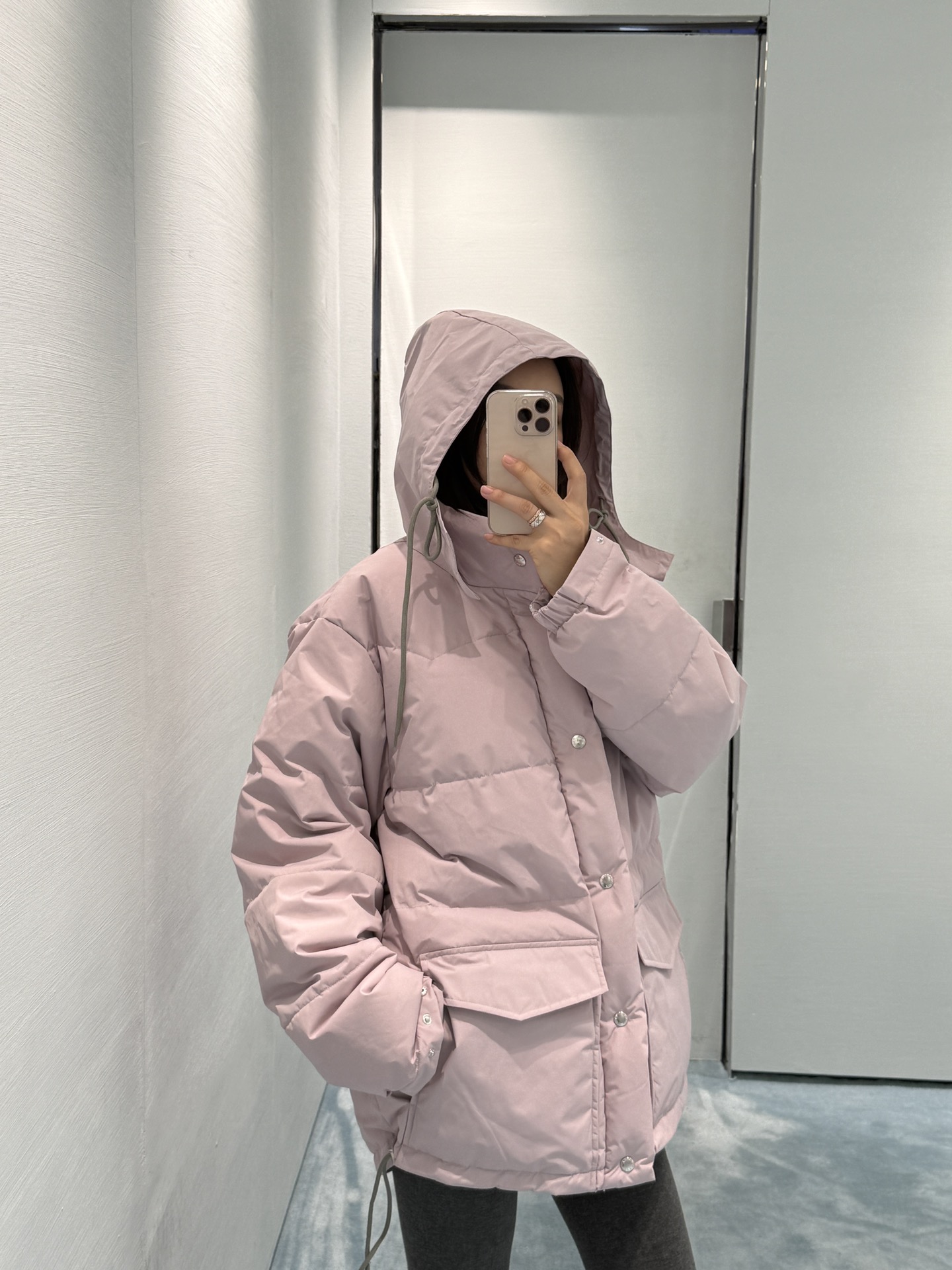 프라다(PRADA) 리나일론 탈부착 후드 구스 다운 패딩 재킷 상의 의류