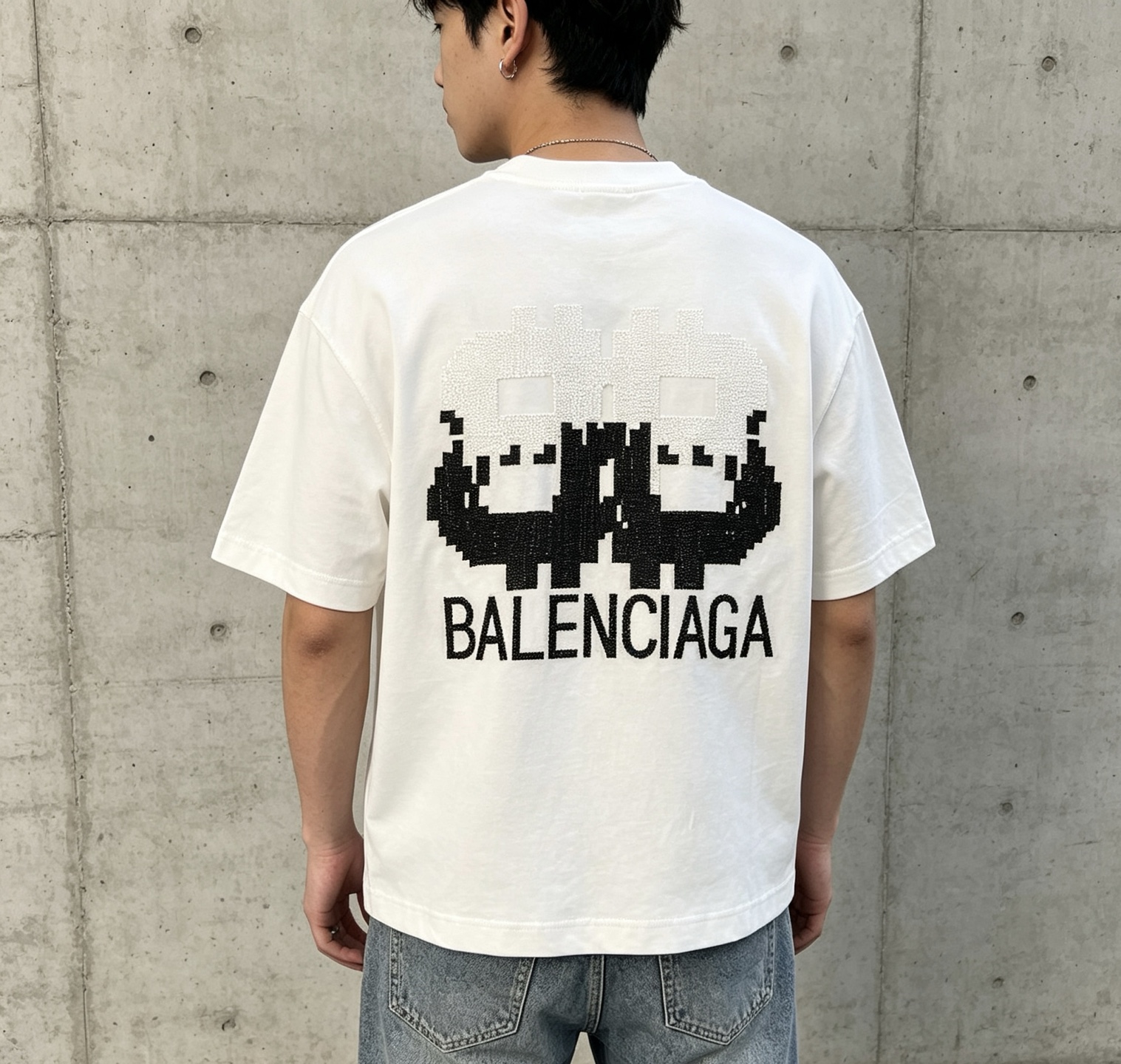 발렌시아가(BALENCIAGA) 픽셀 자수 반팔 티셔츠 의류