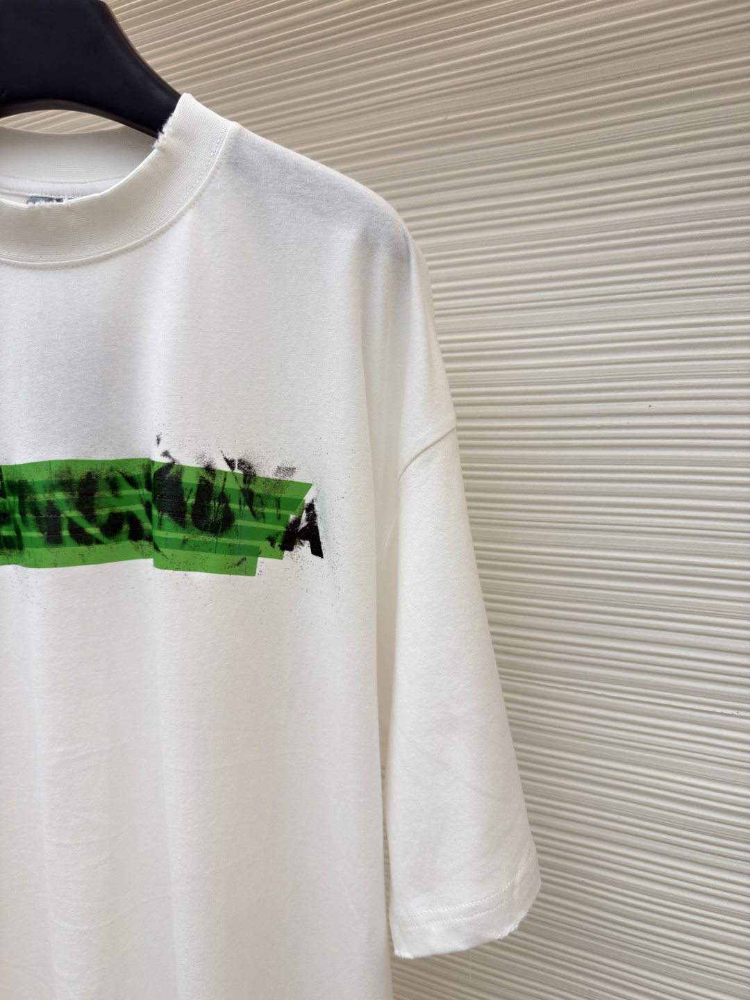 발렌시아가(BALENCIAGA) 레터링 테이프 프린트 티셔츠 상의 의류