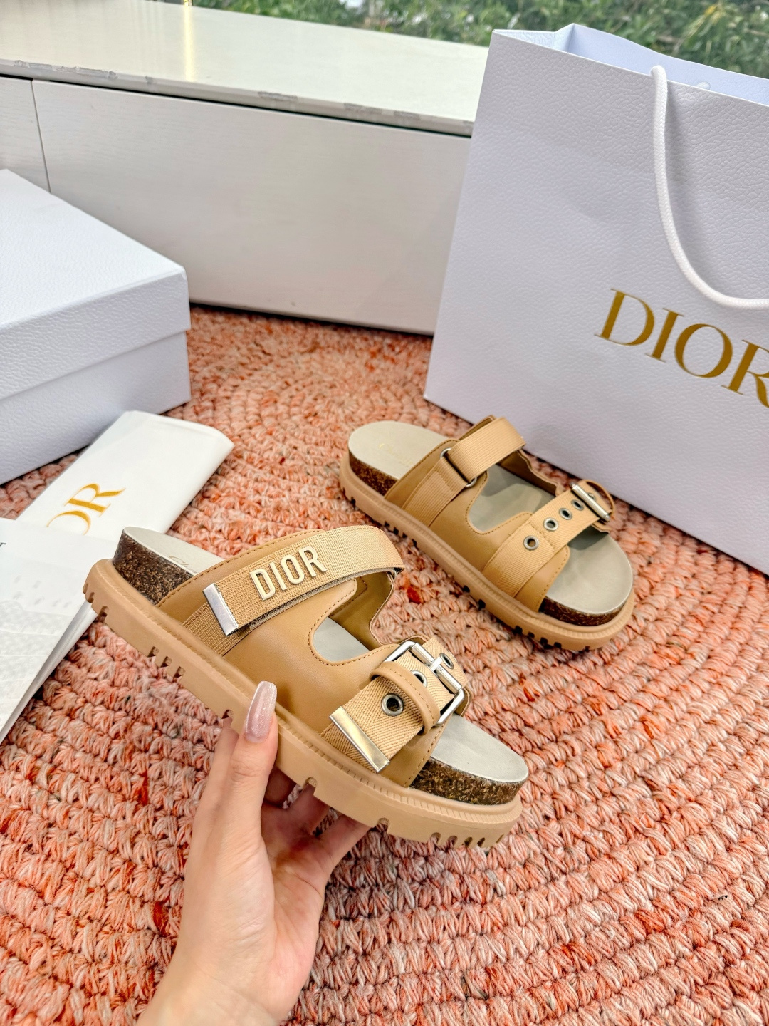 디올(DIOR) CD 버클 슬리퍼 신발