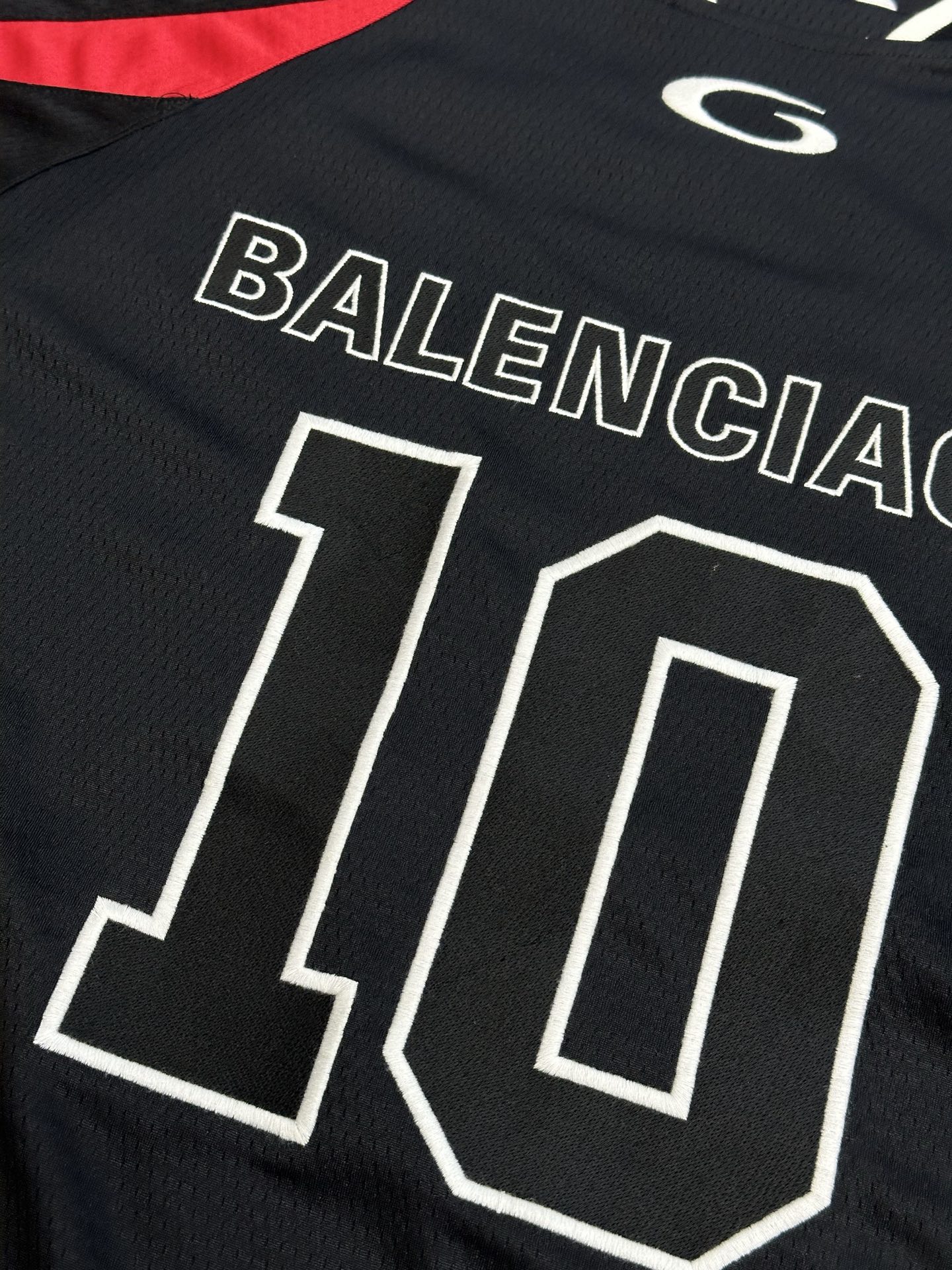 발렌시아가(BALENCIAGA) 메쉬 배색 저지 티셔츠 상의 의류