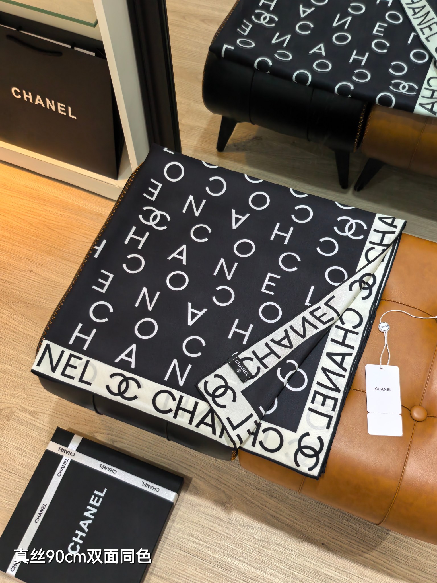 샤넬(CHANEL) 양면 실크 트윌 목도리 스카프
