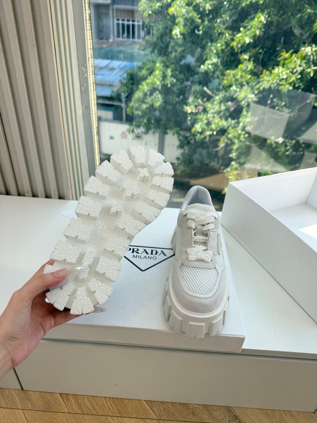 프라다(PRADA) 스웨이드 메쉬 독일군 스니커즈 신발
