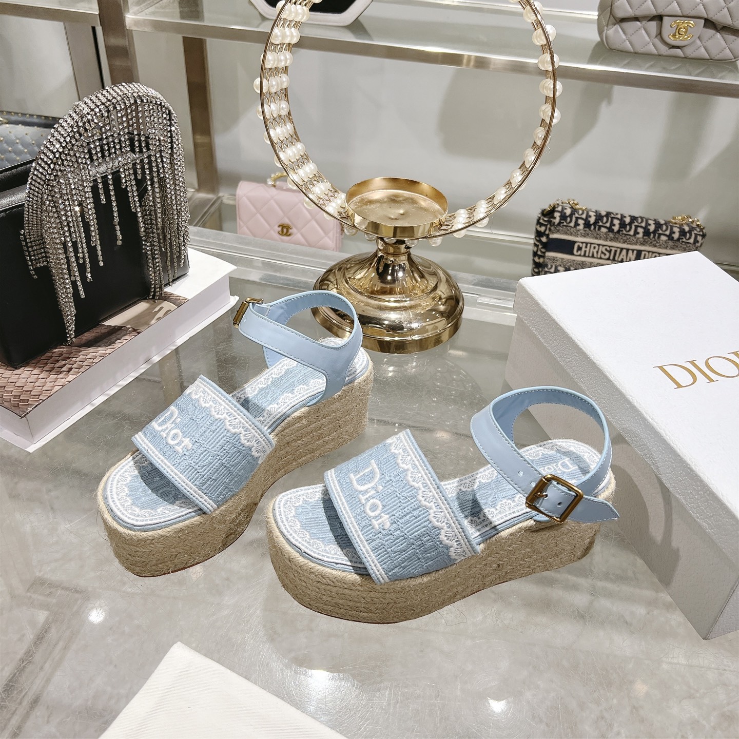디올(DIOR) Dway 로고 자수 에스파드류 웨지 샌들 신발