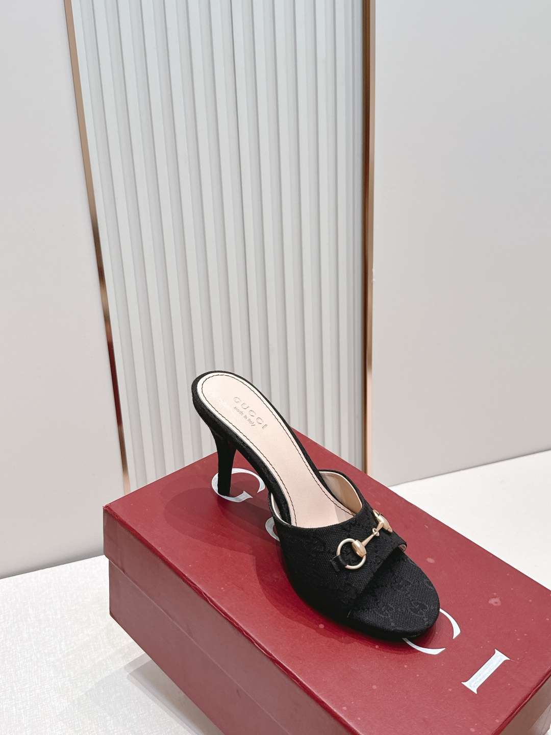 구찌(GUCCI) 홀스빗 모노그램 뮬 힐 신발