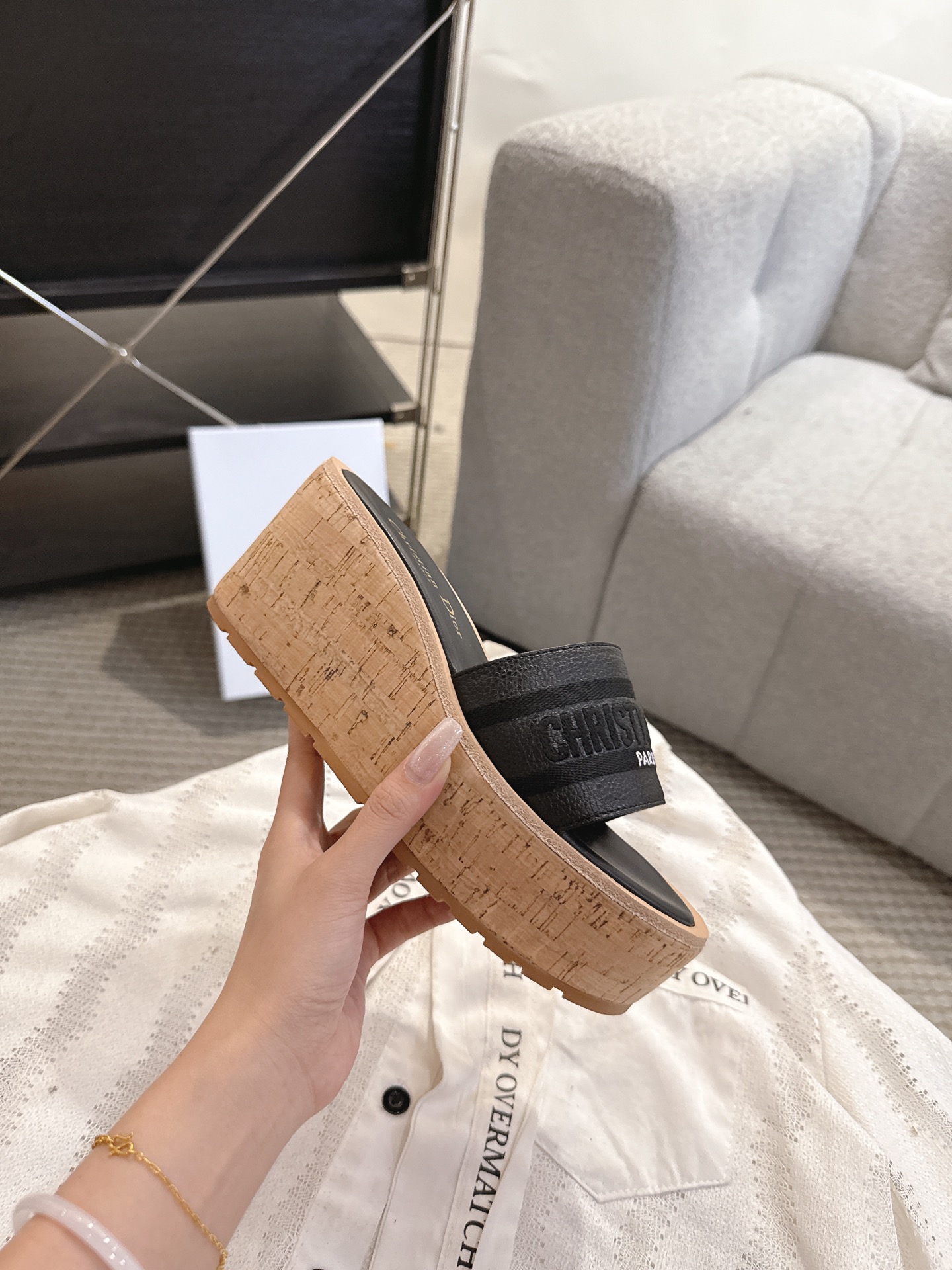 디올(DIOR) 로고 자수 플랫폼 웨지 슬리퍼 신발