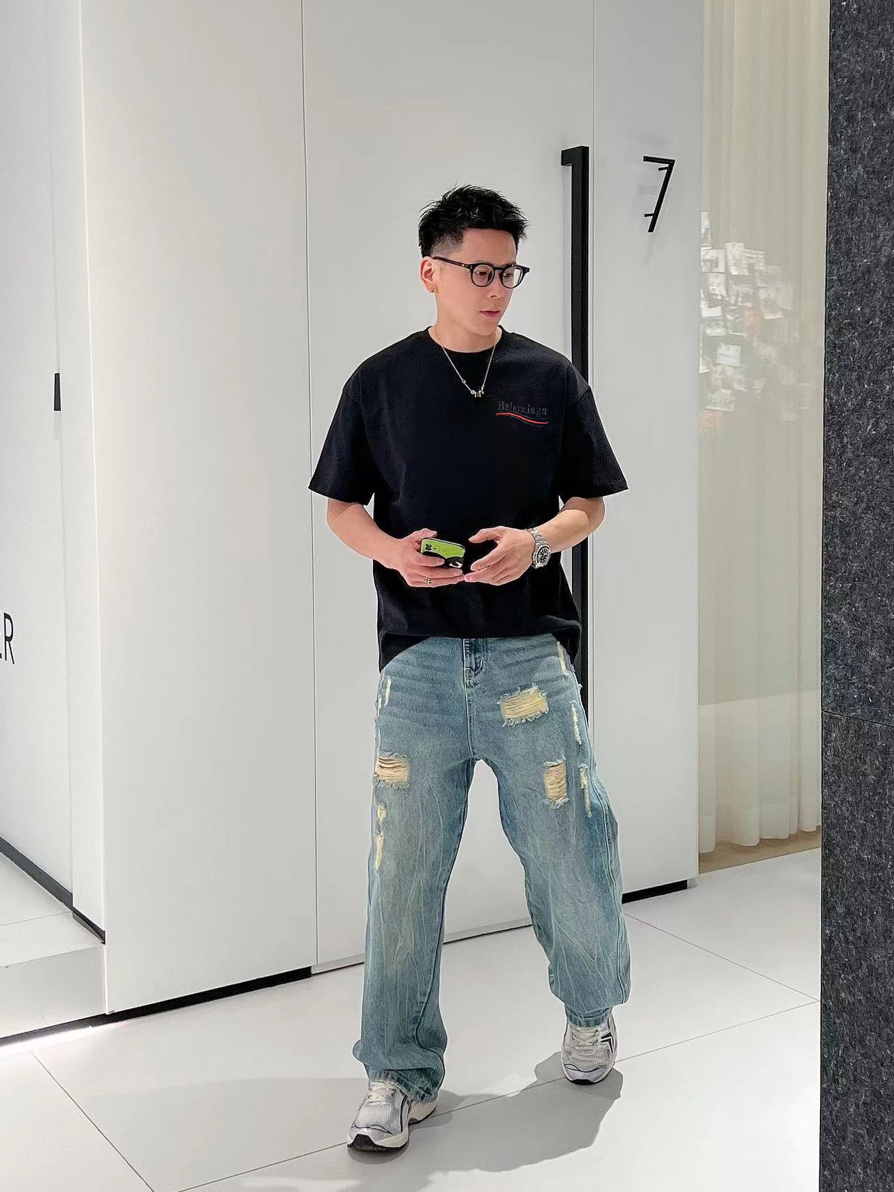 발렌시아가(BALENCIAGA) 패치 자수 로고 반팔 티셔츠 상의 의류