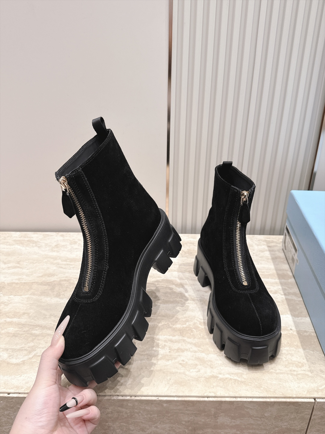 프라다(PRADA) 프론트 지퍼 플랫폼 앵클 부츠 신발
