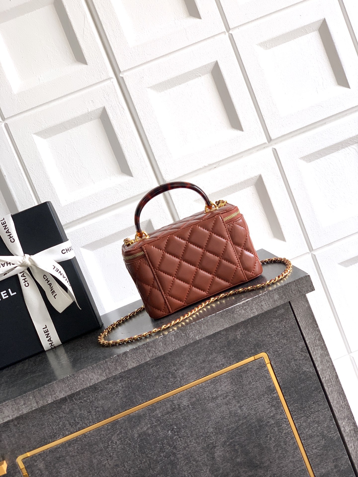 [Chanel] 샤넬 26SS 톨토이즈 쉘 핸들 Vanity 배니티 케이스 가방