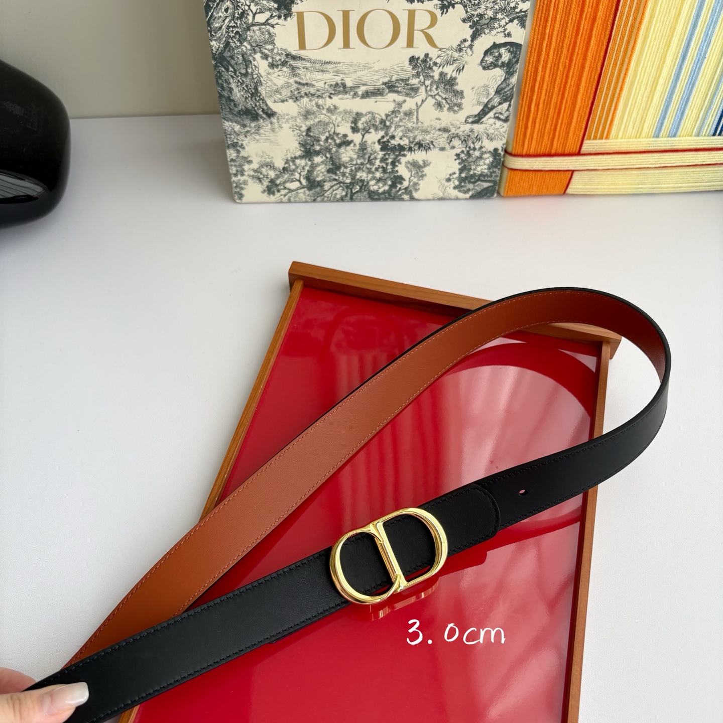 디올(DIOR) 리버서블 카프스킨 메탈 버클 벨트