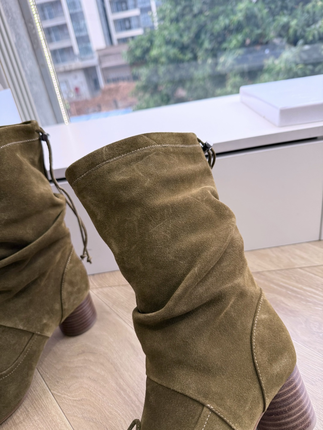 메종 마르지엘라(Maison Margiela) 타비 스웨이드 미들 부츠 신발