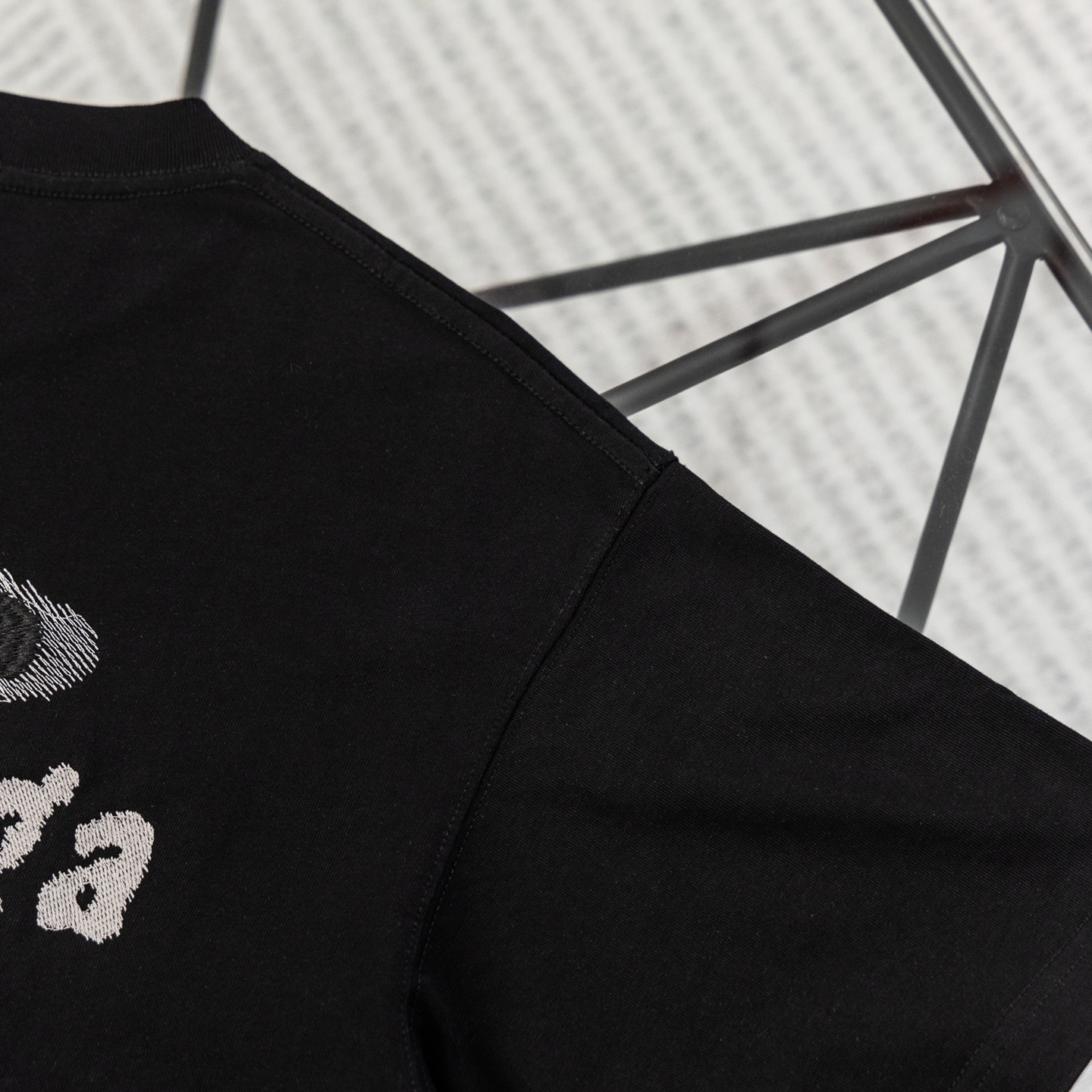 발렌시아가(BALENCIAGA) 레터링 자수 반팔 티셔츠 의류