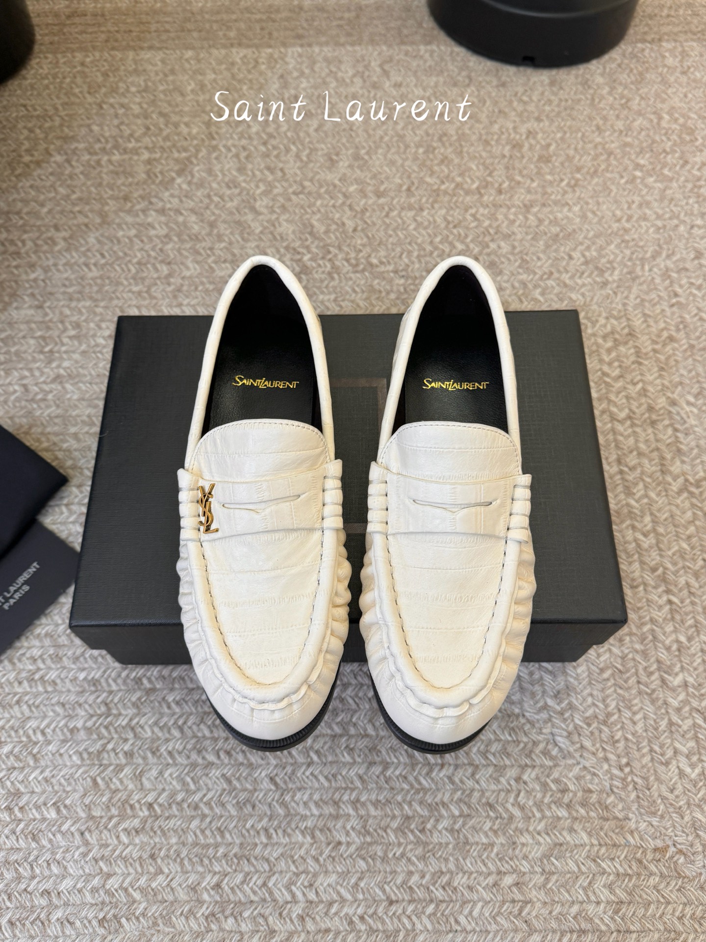 생로랑(SAINT LAURENT) 카프 레더 페니 로퍼 신발