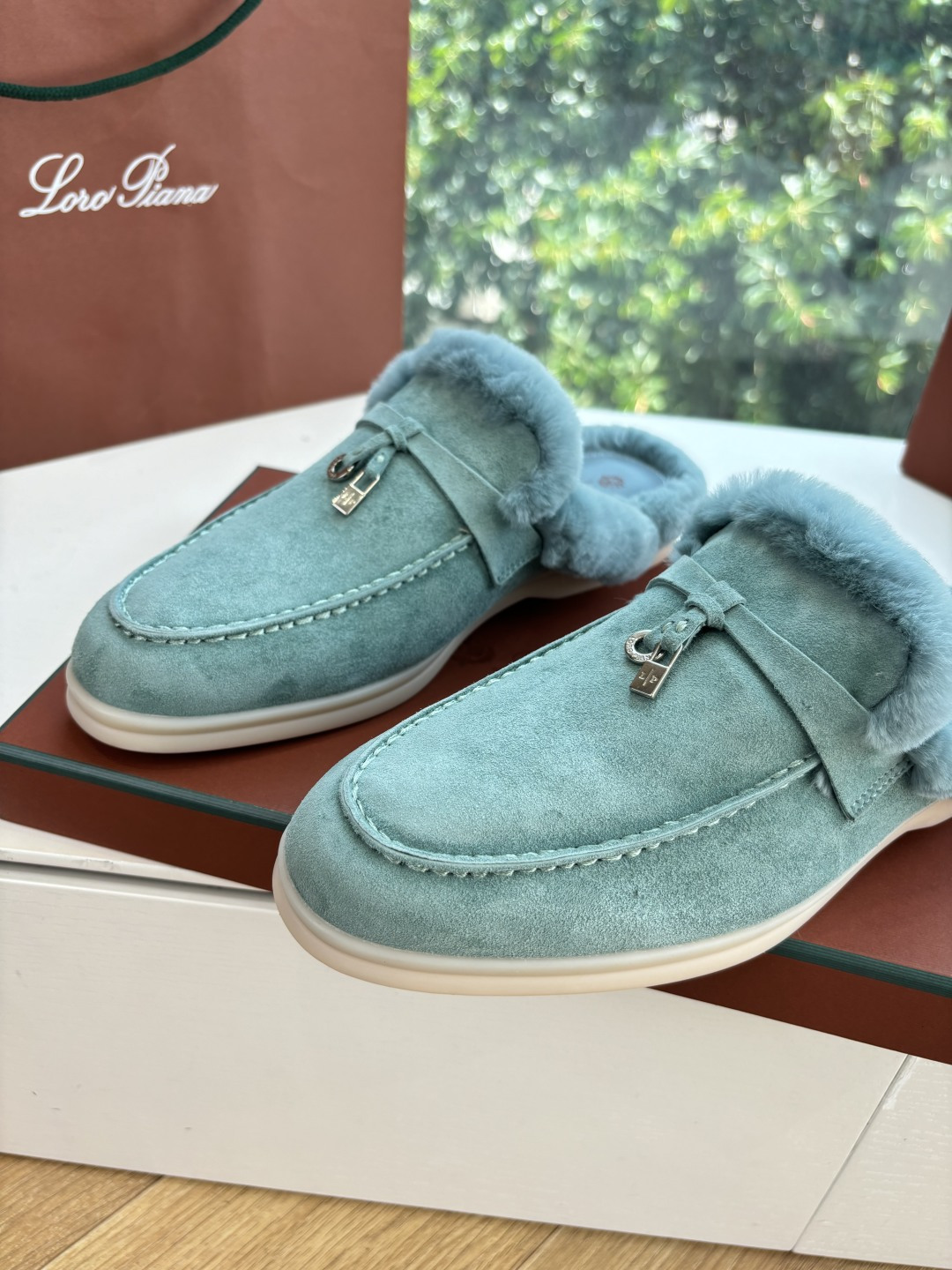 로로피아나(Loro Piana) 커플 퍼 트리밍 스웨이드 뮬 슬리퍼 신발