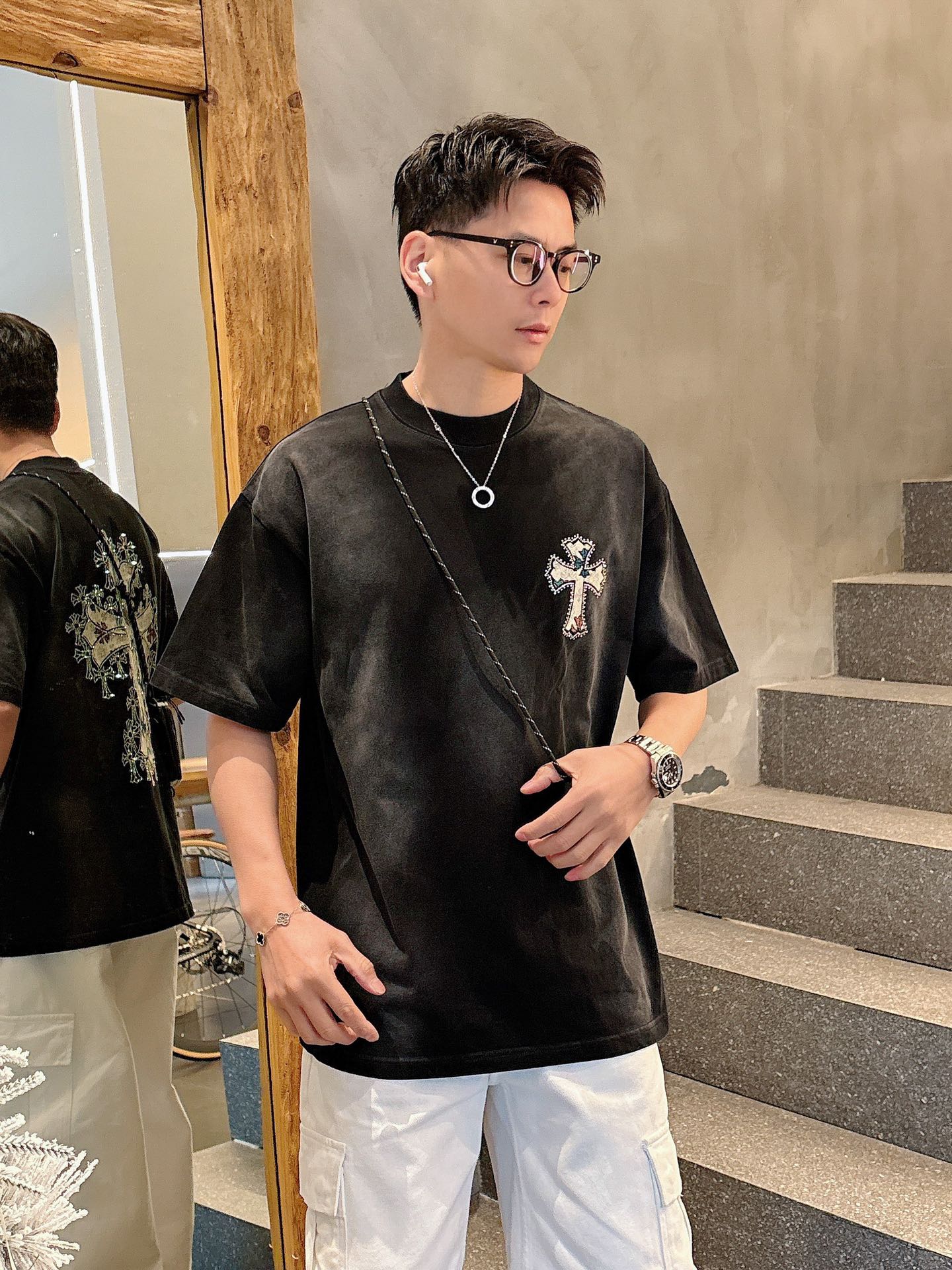 크롬하츠(Chrome Hearts) 크로스 자수 핫픽스 반팔 티셔츠 상의 의류