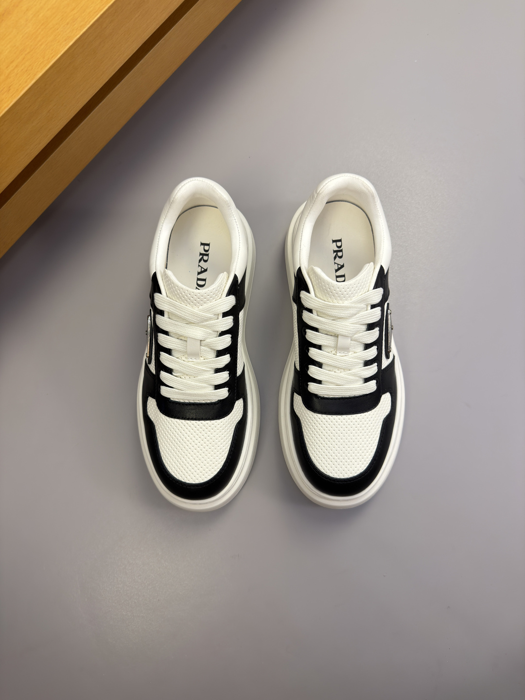 PRADA 프라다 나파 가죽 스니커즈 신발