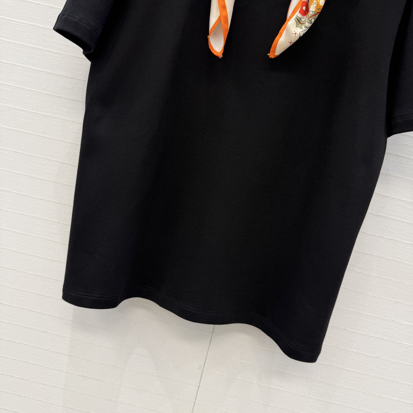 [Hermès] 에르메스 26SS 마안 버클 실크 스카프 프린팅 반팔 티셔츠