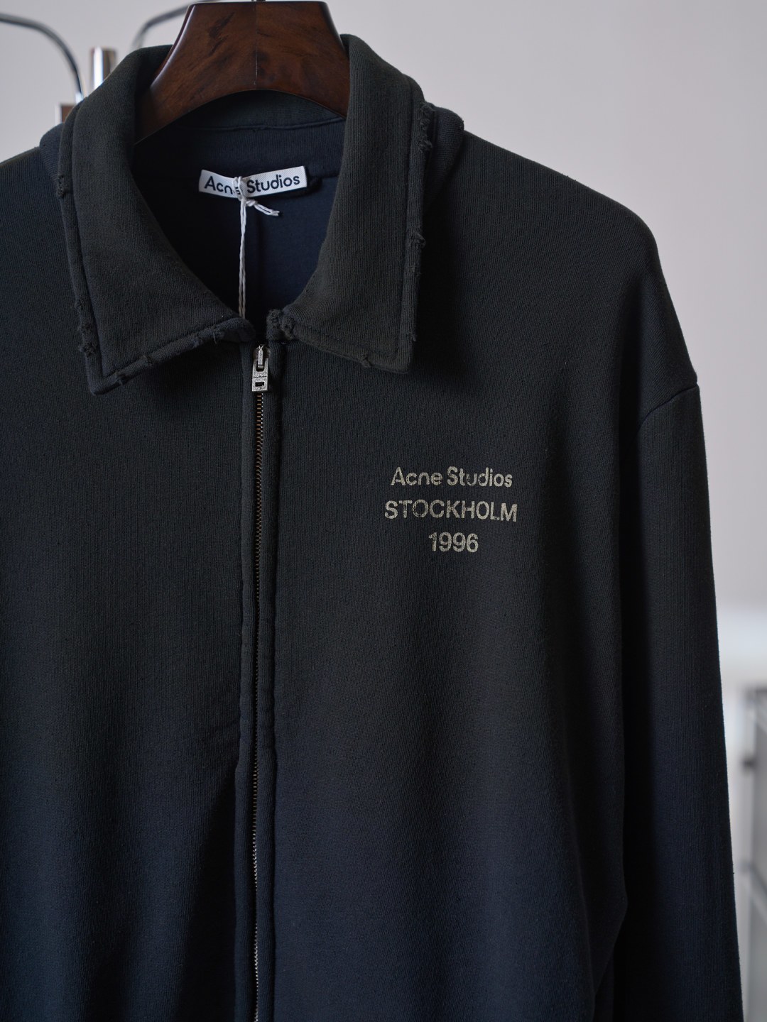 아크네(Acne studios) 빈티지 스프레이 로고 집업 재킷 상의 의류