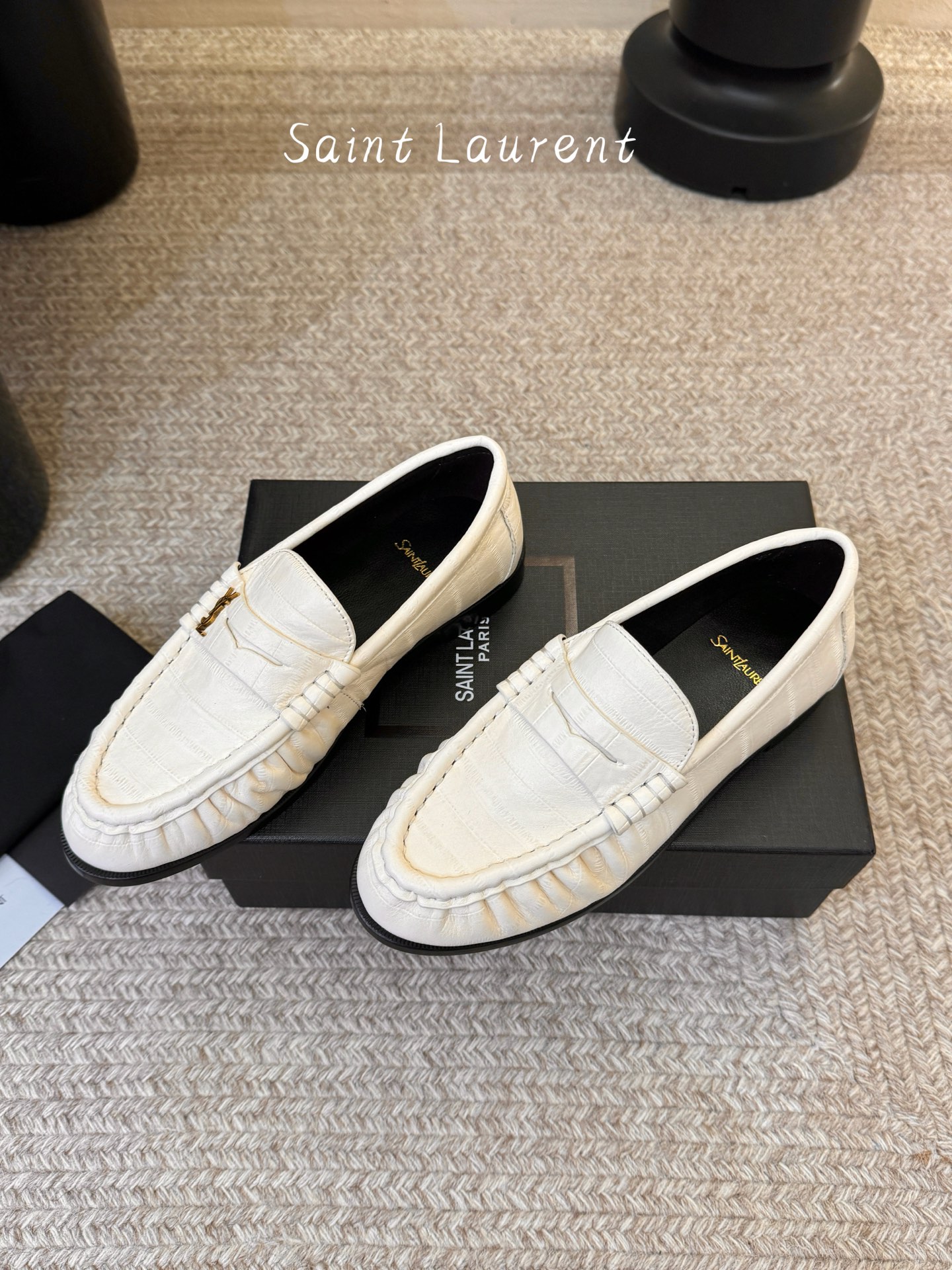생로랑(SAINT LAURENT) 카프 레더 페니 로퍼 신발