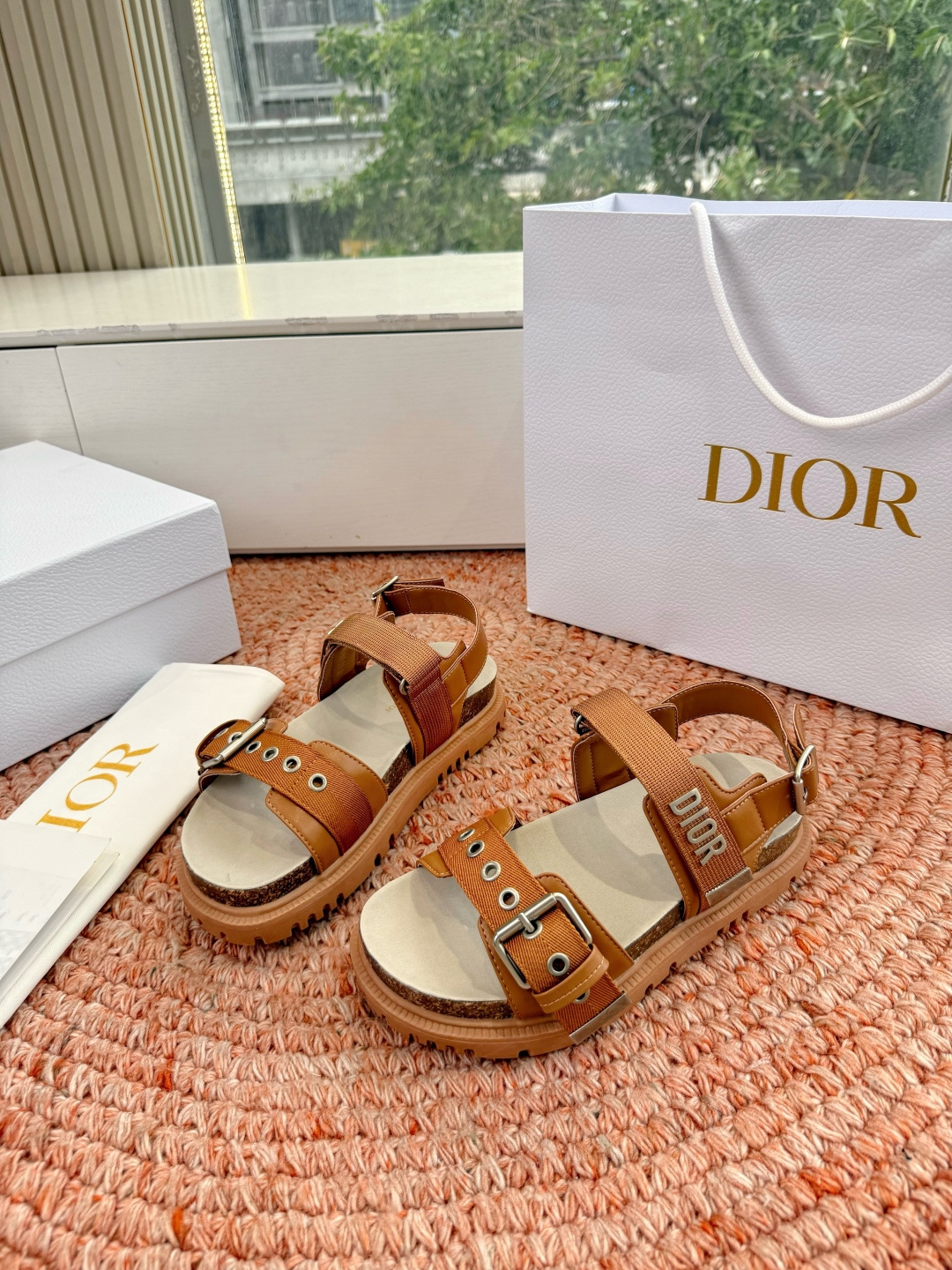 디올(DIOR) CD 버클 샌들 신발