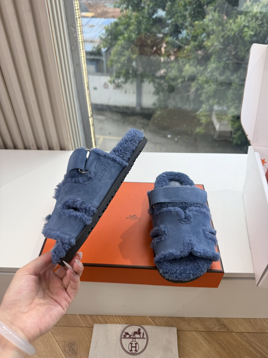 에르메스(HERMES) 시어링 퍼 뮬 슬리퍼 신발