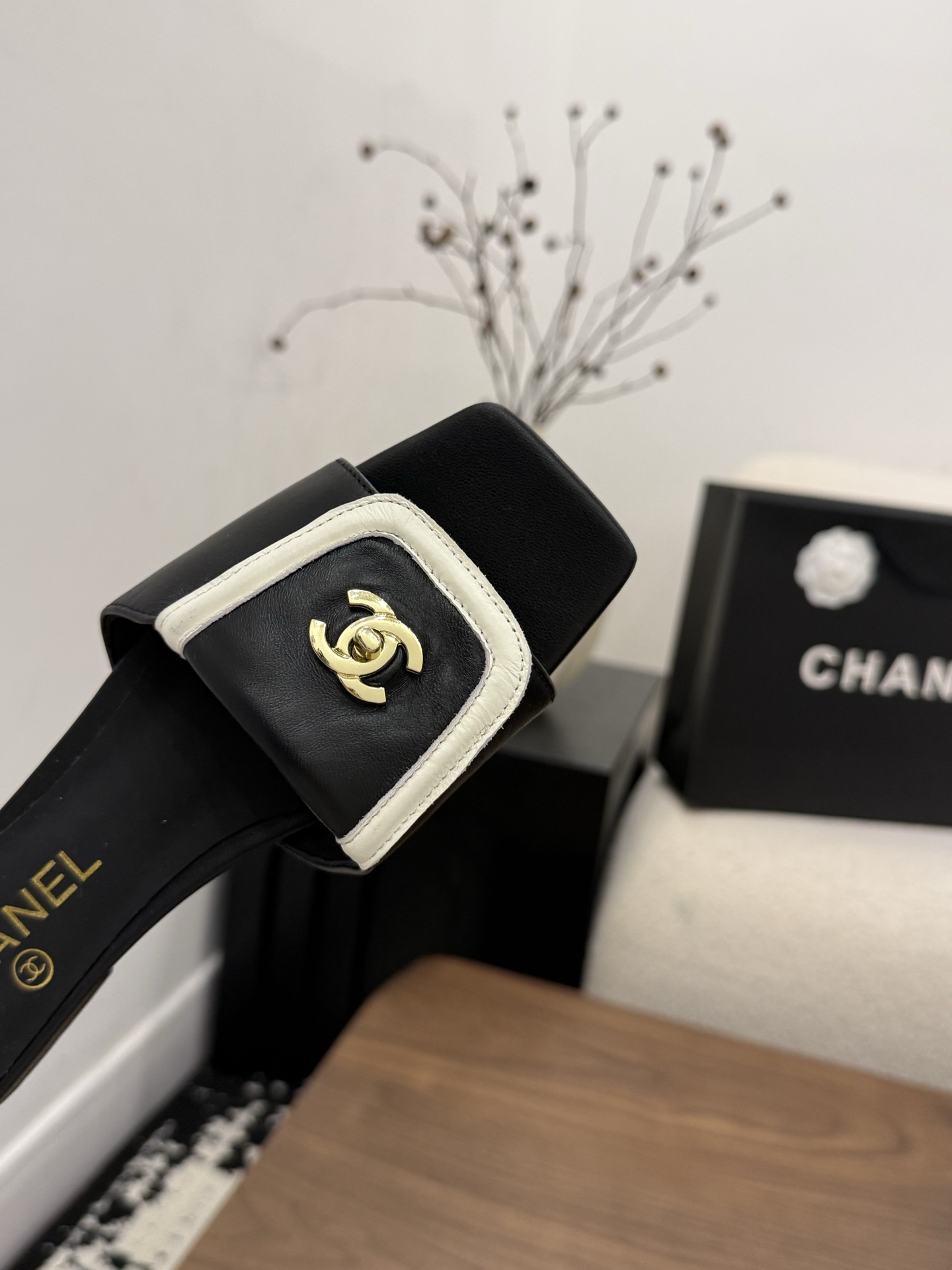 샤넬(CHANEL) 버클 스퀘어토 플랫 슬리퍼 신발