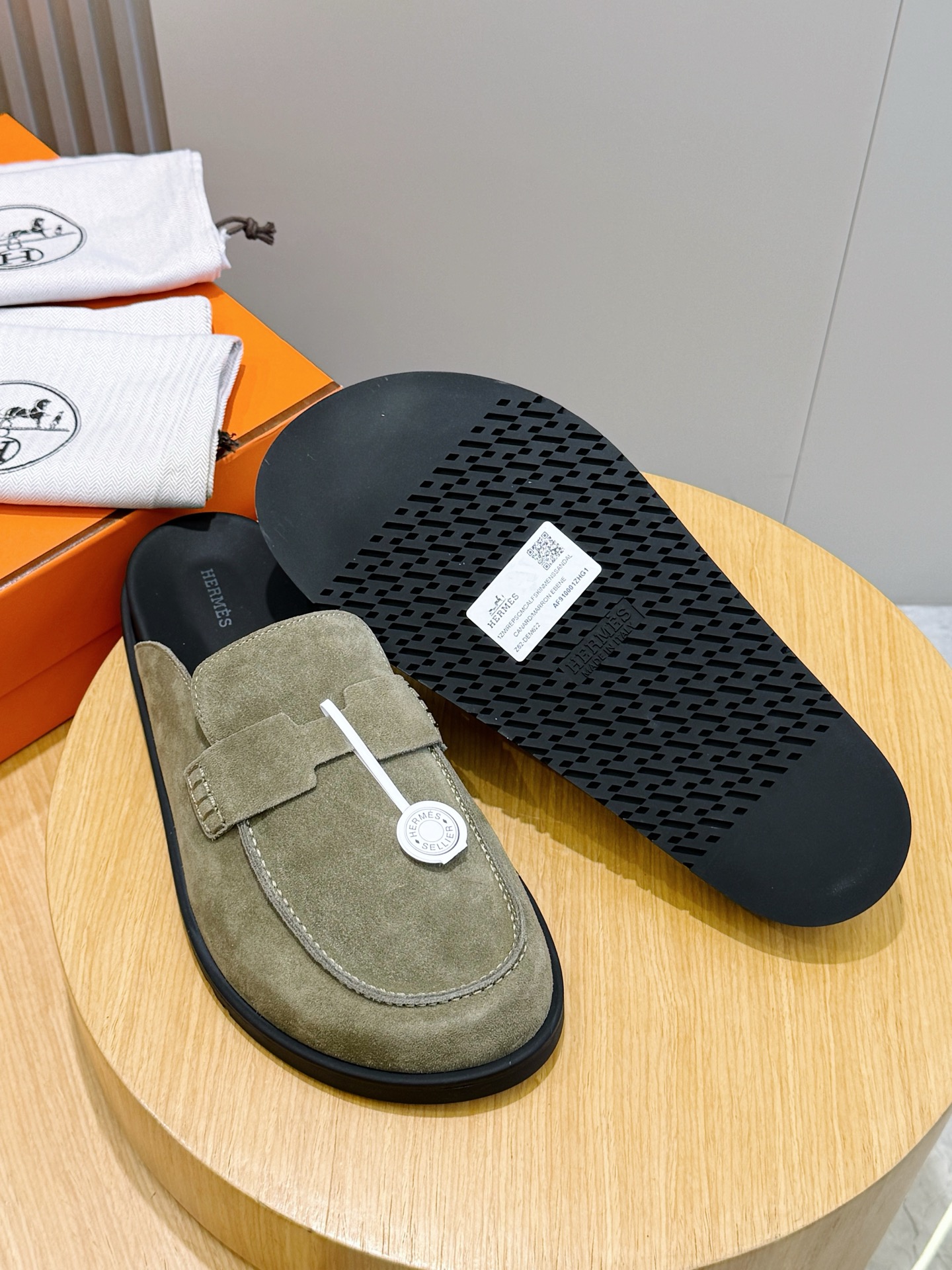Hermes 에르메스 H 로고 스웨이드 뮬 슬리퍼 신발