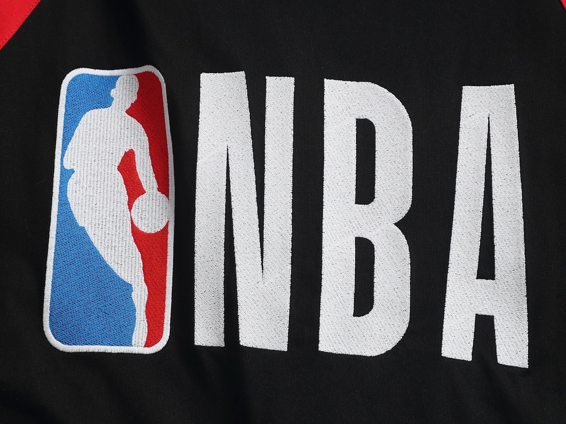 발렌시아가(BALENCIAGA) NBA 콜라보 배색 로고 반팔 티셔츠 상의 의류