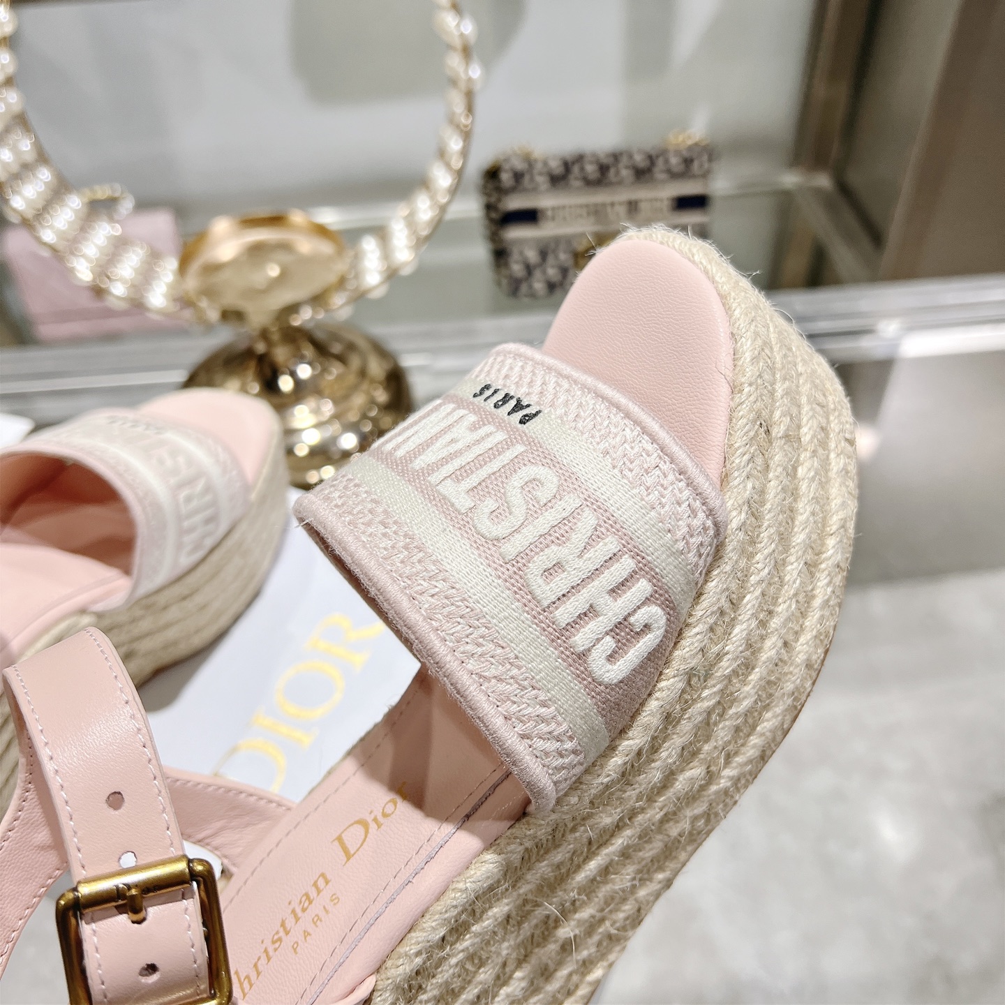 디올(DIOR) Dway 로고 밴드 앵클 스트랩 웨지 샌들 신발