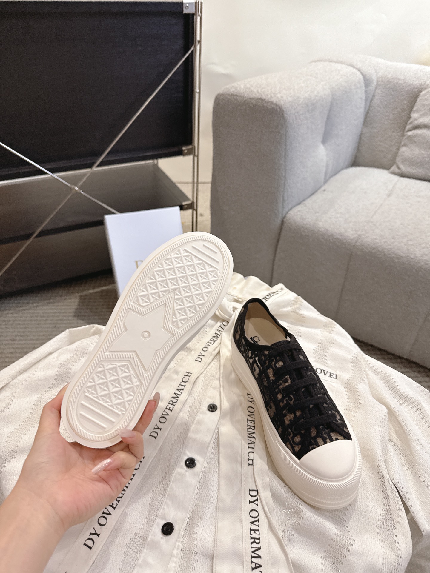 디올(DIOR) 메쉬 자수 레이스업 로우탑 스니커즈 신발