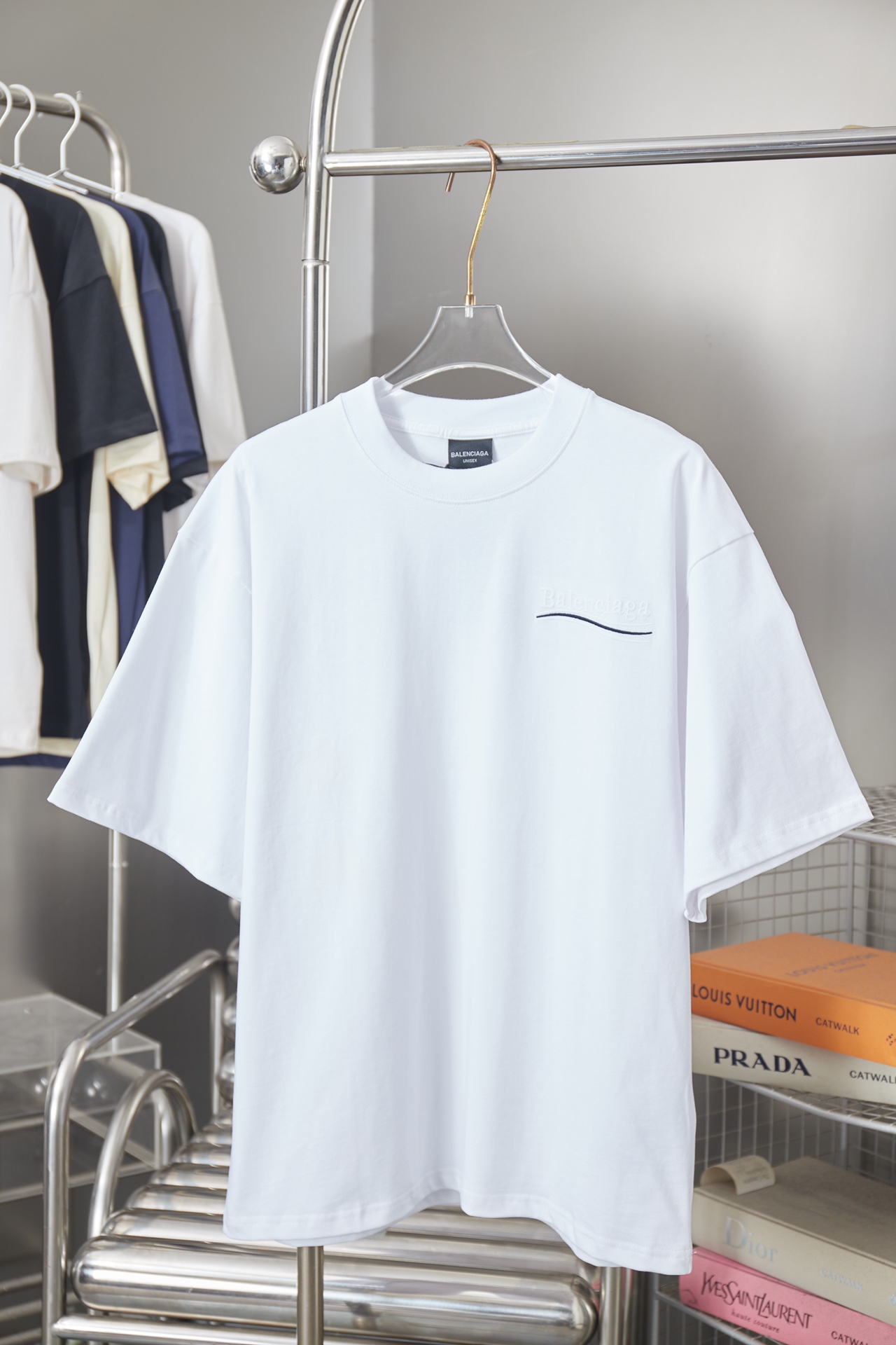 발렌시아가(BALENCIAGA) 패치 자수 로고 반팔 티셔츠 상의 의류