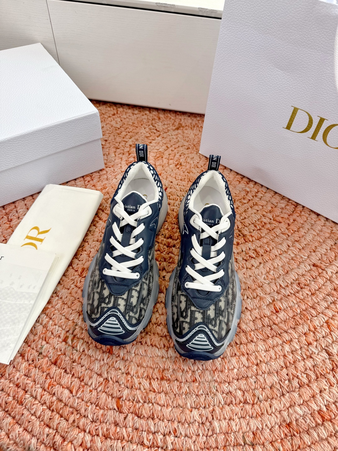 디올(DIOR) CD 로고 스니커즈 신발