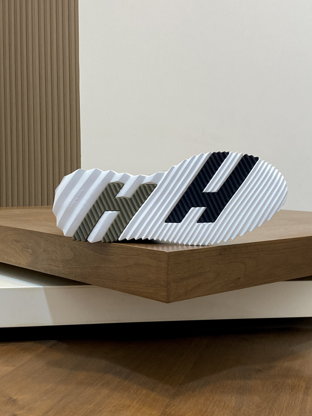 [Hermes] 에르메스 바운싱(Bouncing) 프리미엄 카프스킨 & 고트스킨 스니커즈 신발
