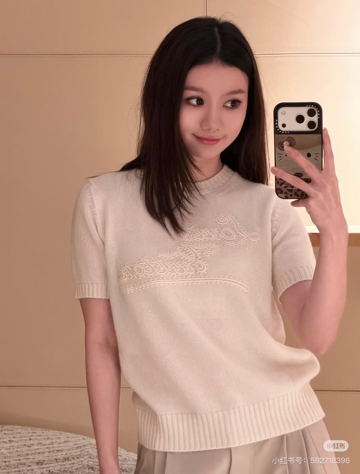 루이비통(LV) 로고 자수 니트 반팔