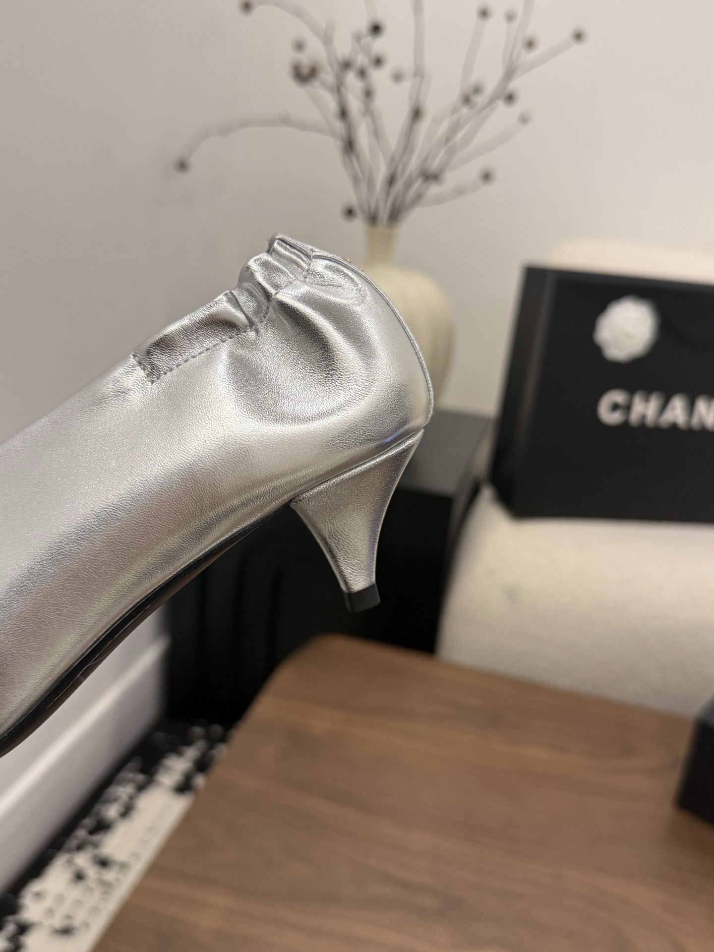 샤넬(CHANEL) 주름 디테일 스틸레토 펌프스 신발