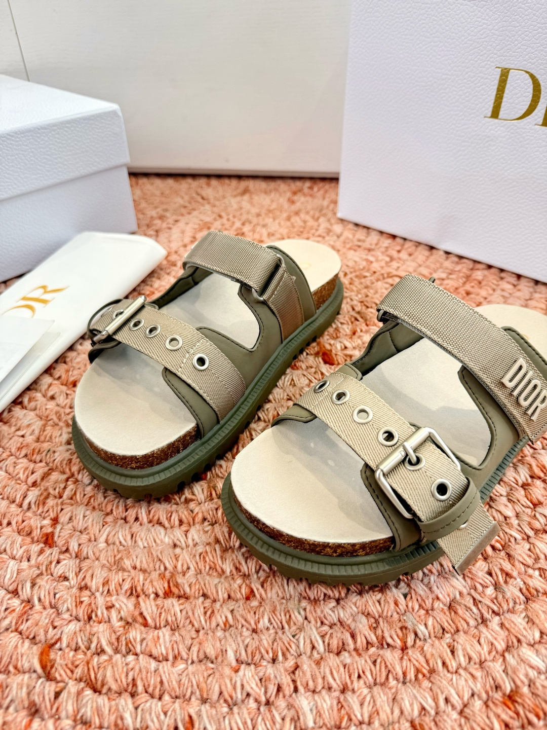 디올(DIOR) CD 버클 슬리퍼 신발