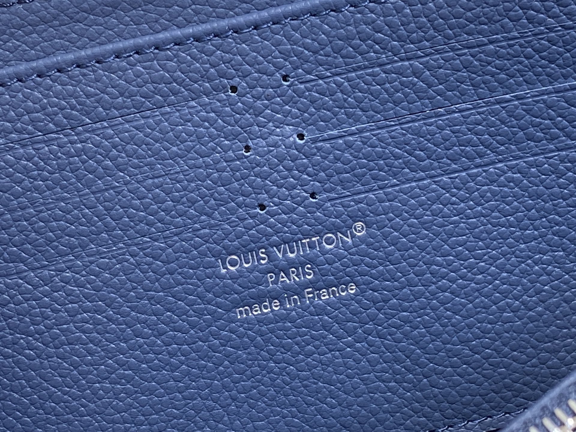 [Louis Vuitton] LV 루이비통 모노그램 마자이크 지피 월릿 호리존탈 (블루) 장지갑