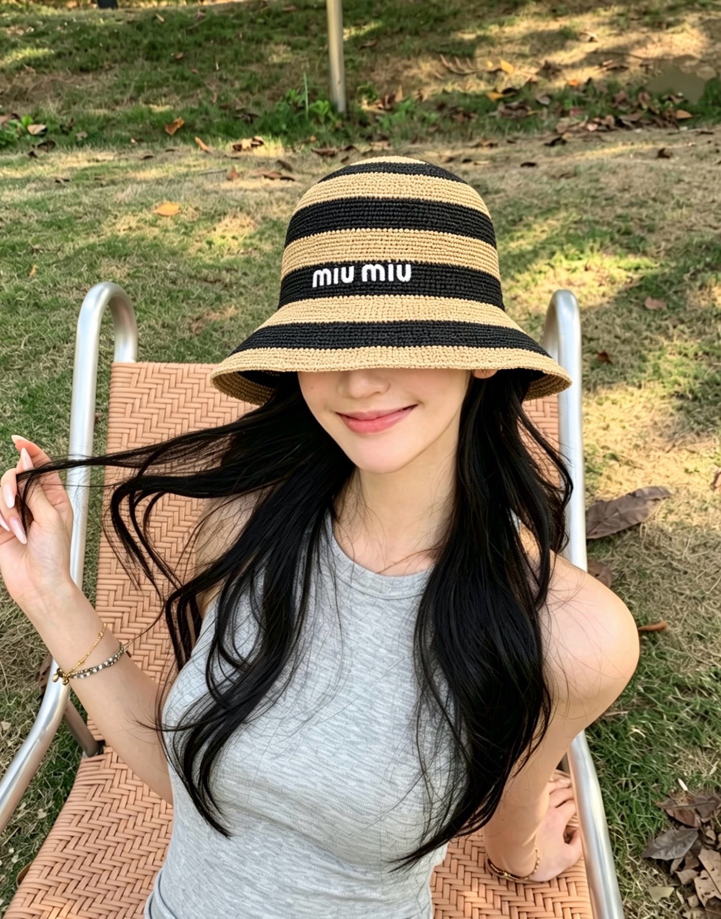 미우미우(MIU MIU) 라피아 배색 버킷햇 모자