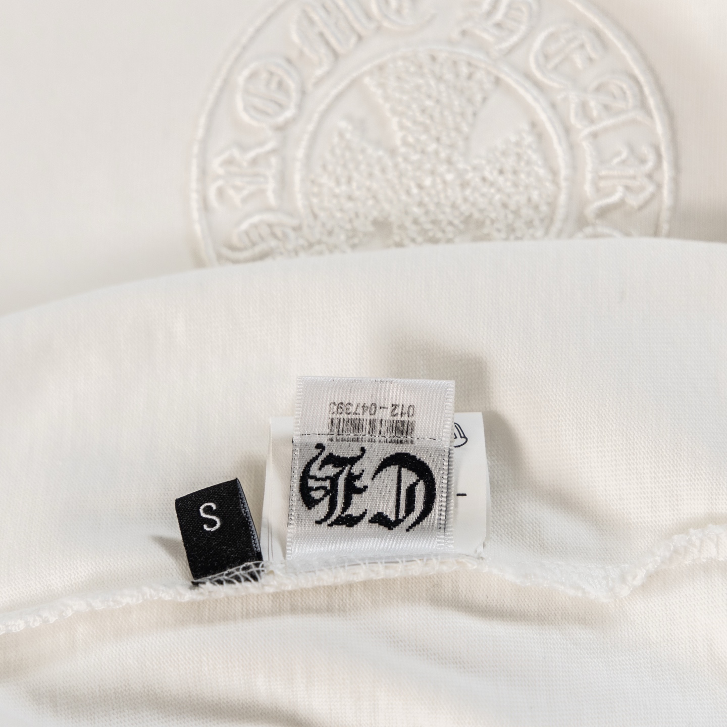 크롬하츠(CHROME HEARTS) 고딕 자수 반팔 티셔츠 의류
