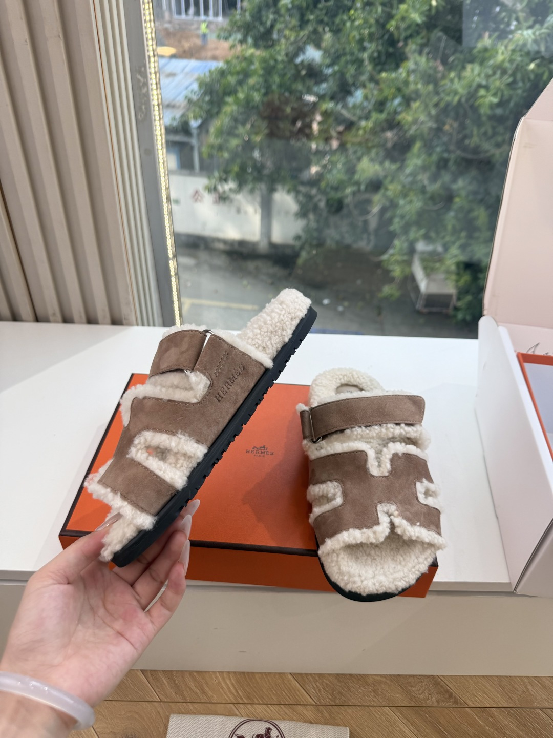 에르메스(HERMES) 시어링 퍼 뮬 슬리퍼 신발