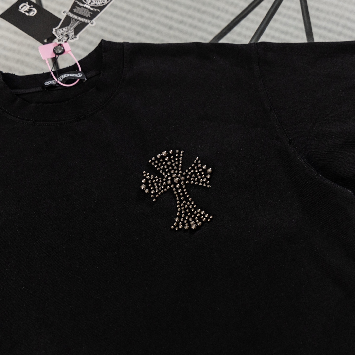 크롬하츠(CHROME HEARTS) 십자가 스터드 반팔 티셔츠 의류