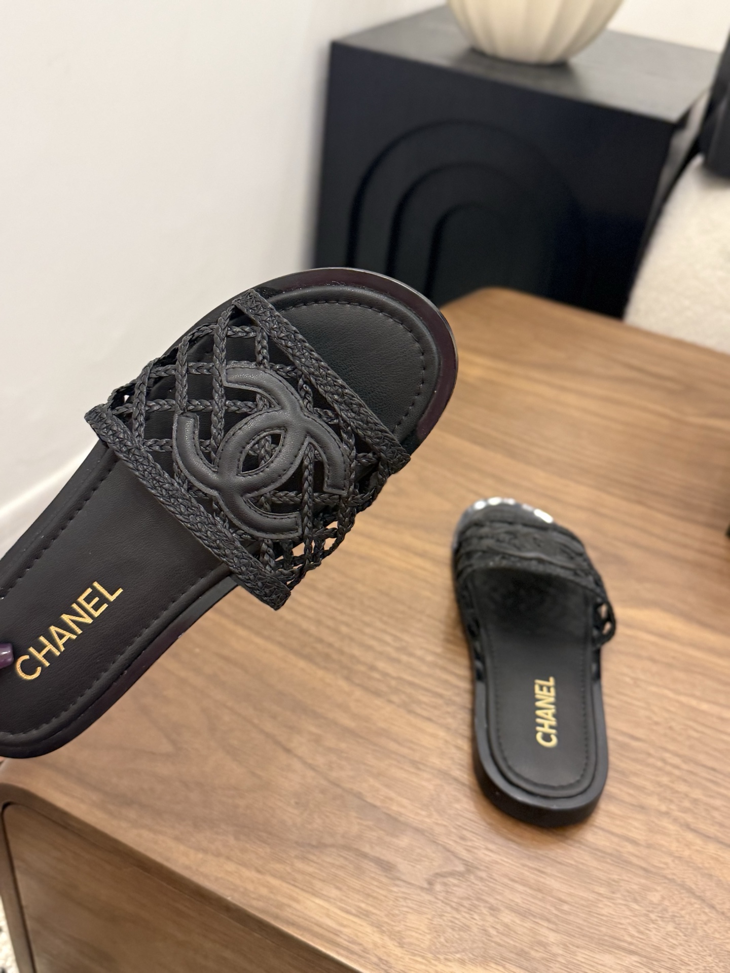 샤넬(CHANEL) 라운드토 플랫 우븐 슬리퍼 신발