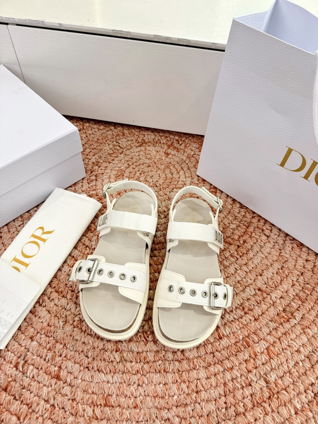 디올(DIOR) CD 버클 샌들 신발