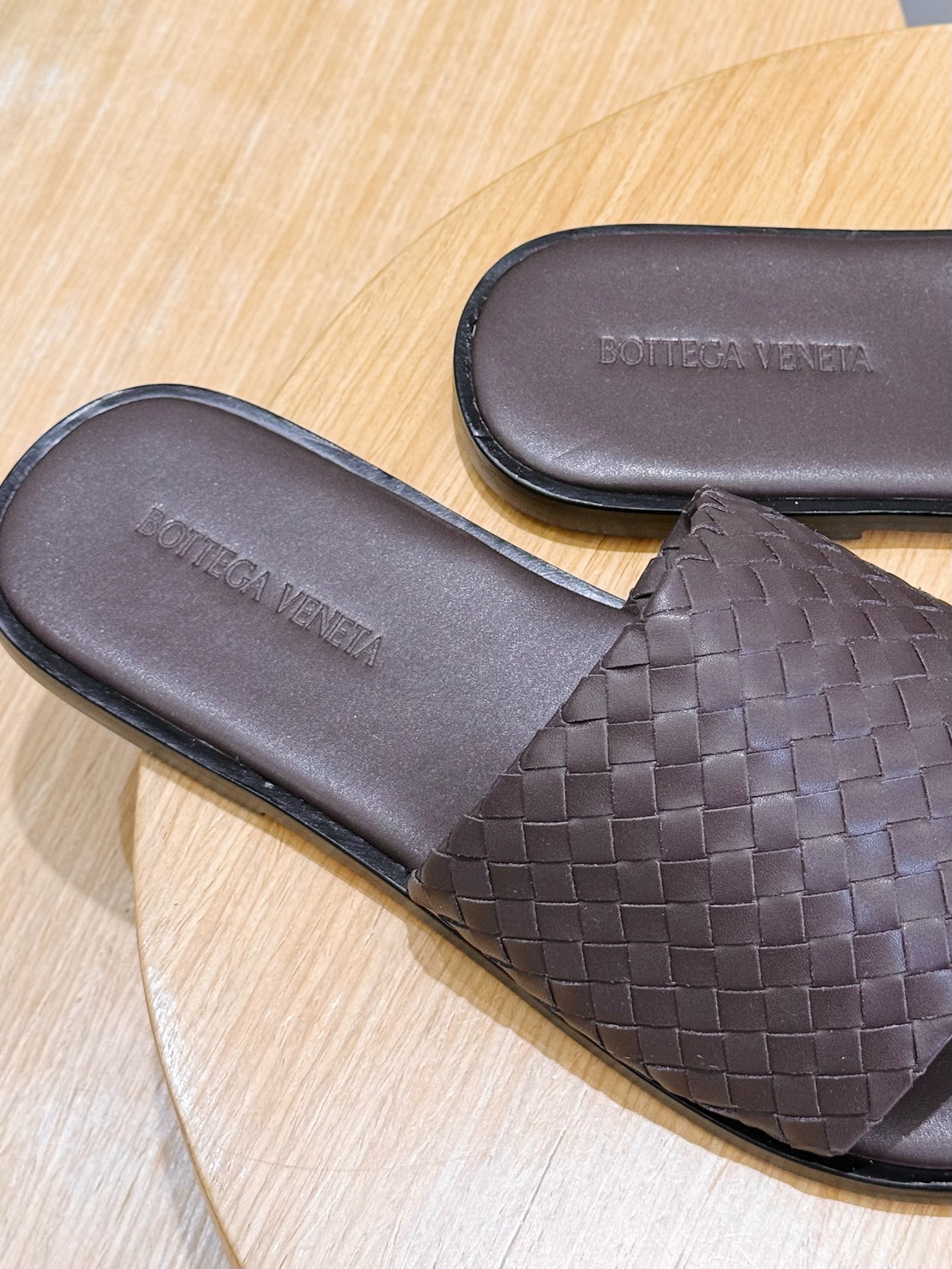 [Bottega Veneta] BV 보테가 베네타 맨즈 웨이브 인트레치아토 레더 슬라이드 슬리퍼 신발